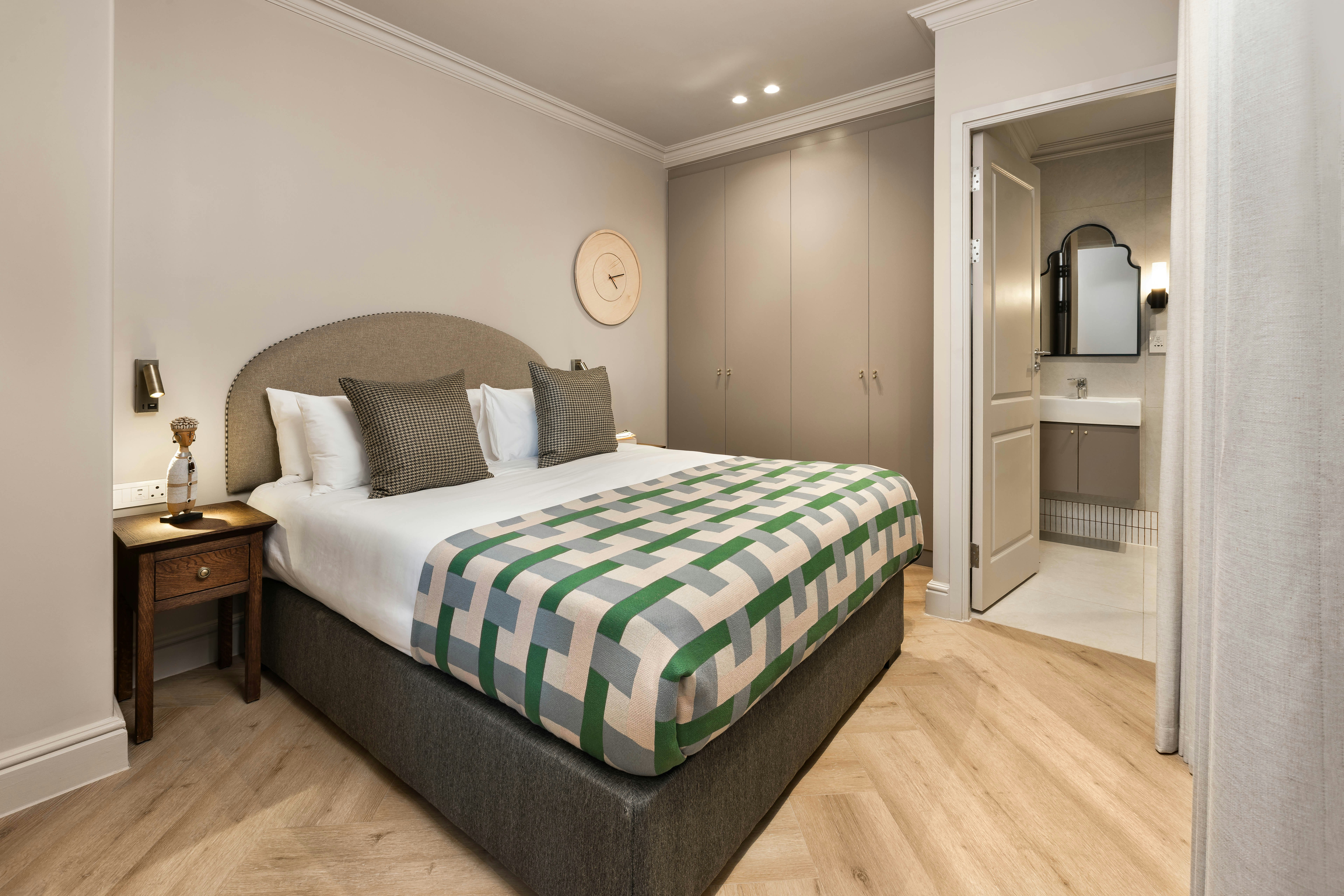 Charles Hope Boutique Hometel 33/69