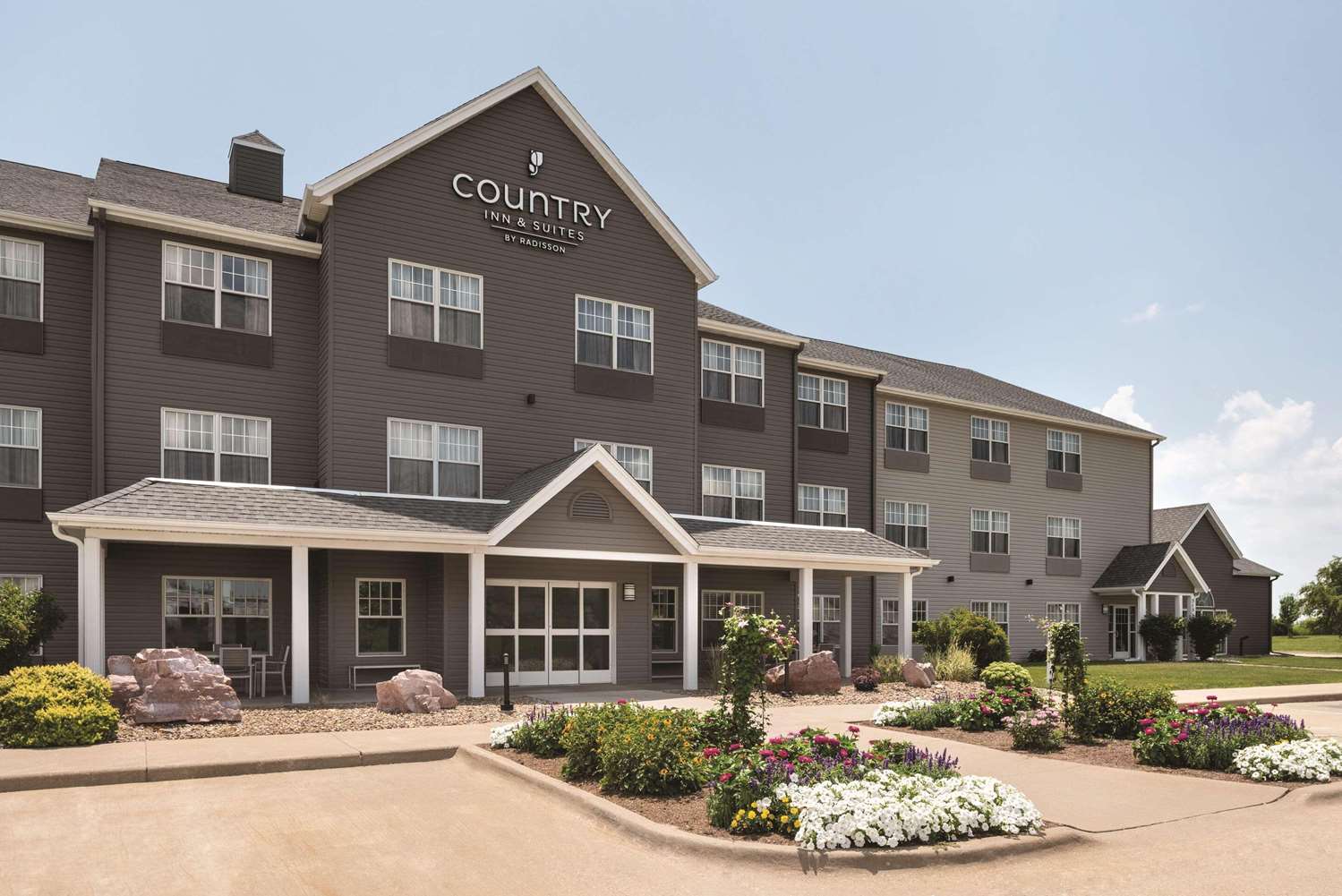 Country Inn & Suites by Radisson, Pella, IA 4/30