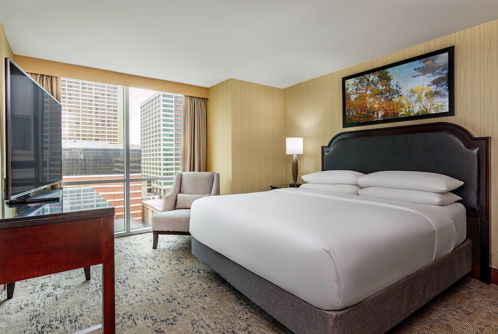 EXECUTIVE, SUITE, KING BED