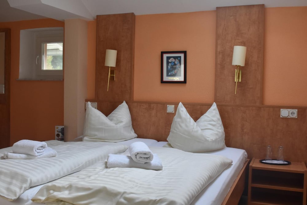 غرفة كومفورت بسرير كوين، Hotel am Bahnhof 2/2