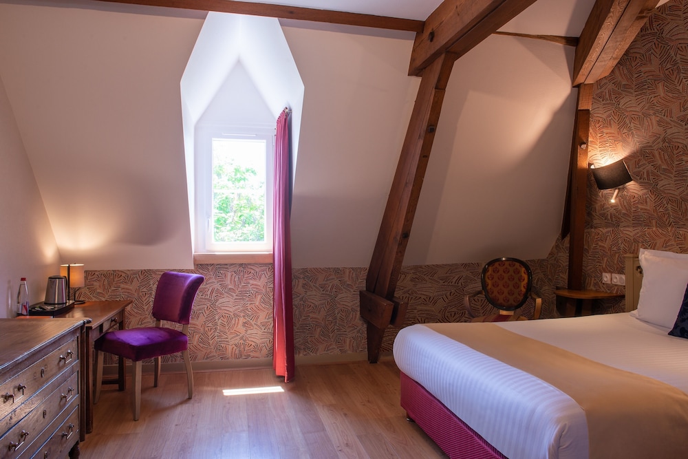 Gallery, Queen Bed