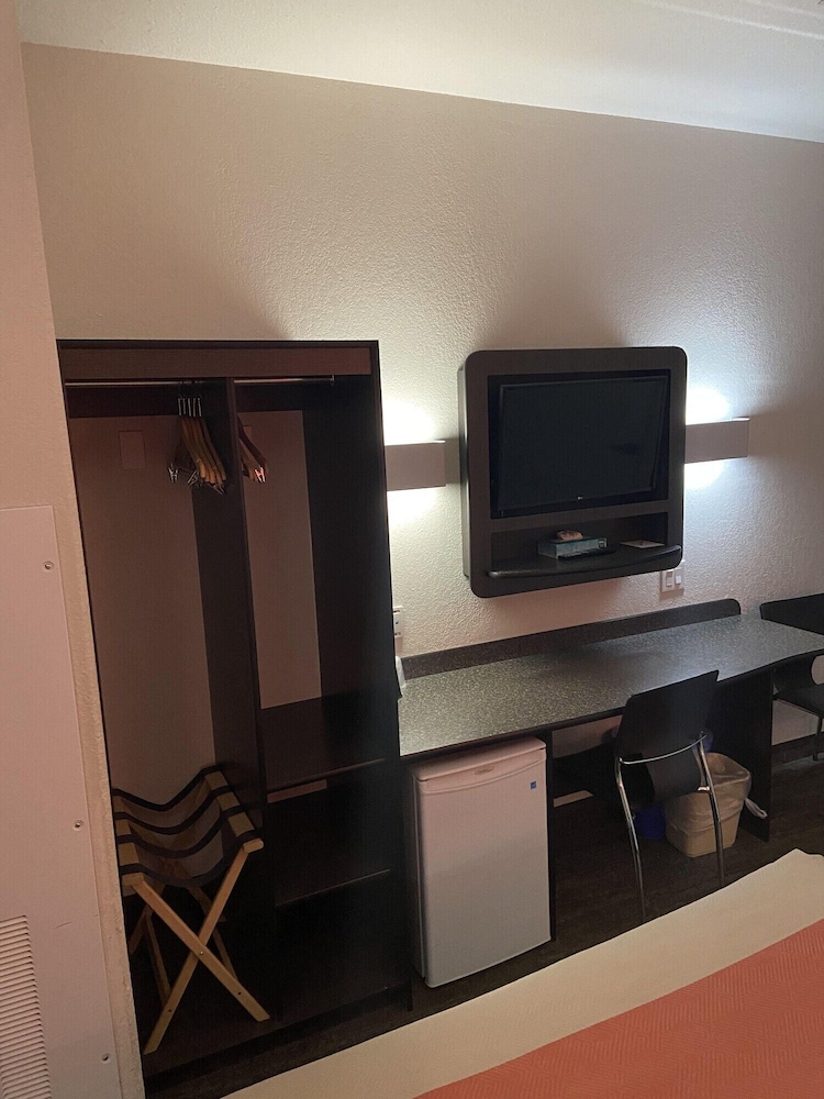 Motel6 Saskatoon, SK 43/55