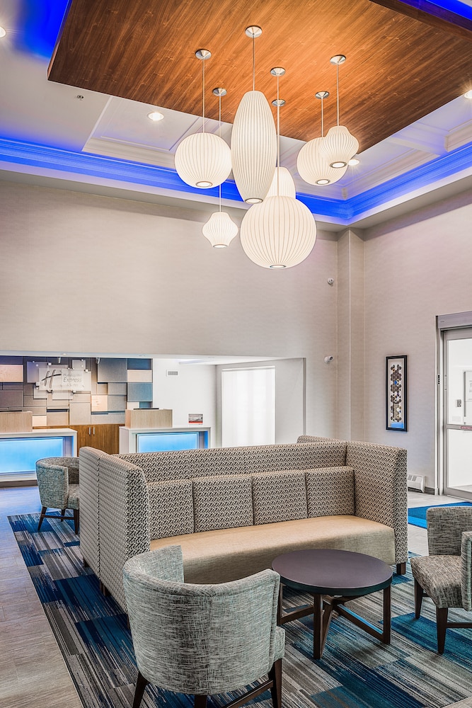 Holiday Inn Express And Suites Halifax Bedford 38/64