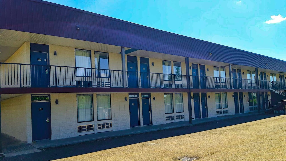 Motel6 Brooks, AB in BROOKS - CANADA