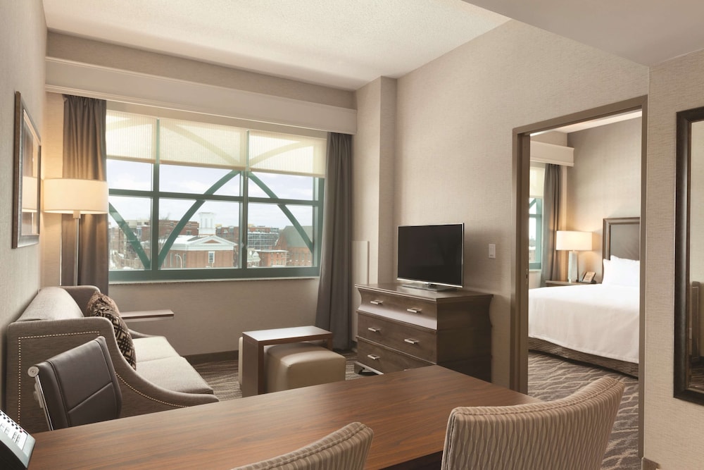 Embassy Suites Saratoga Springs NY 28/56