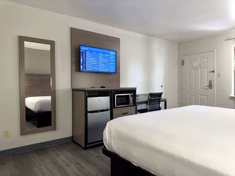 ROOM, KING BED