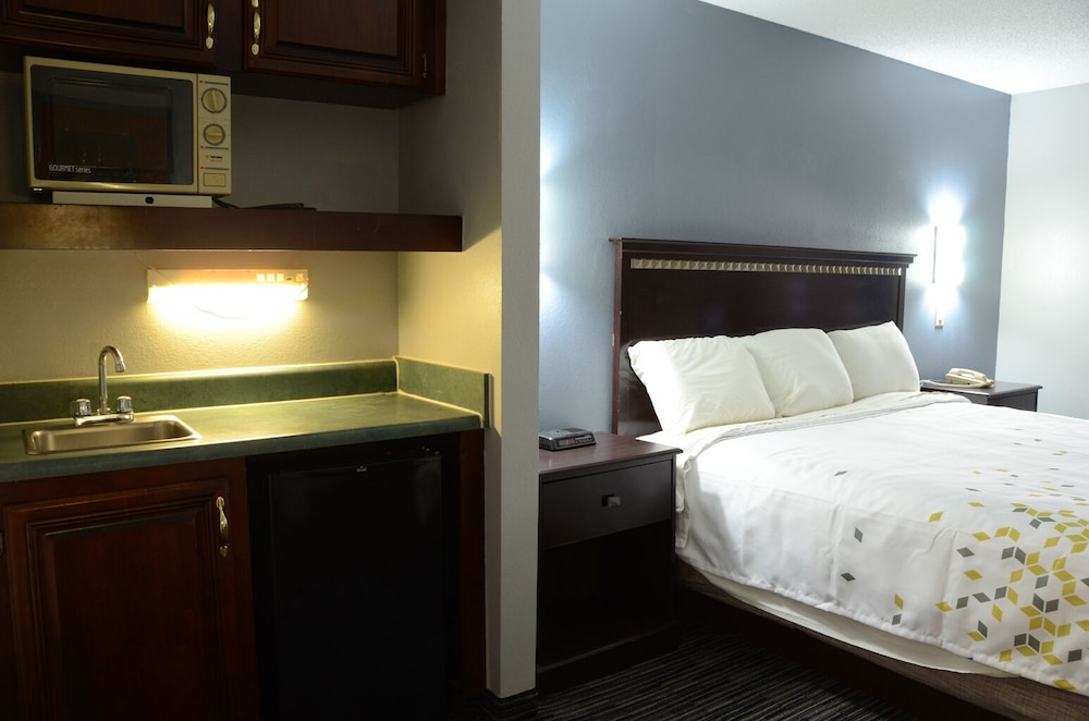 GATEWAY INN AND SUITES 26/39