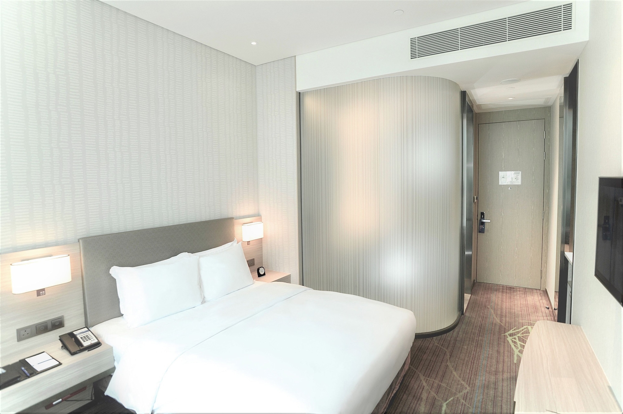 STANDARD, QUEEN BED