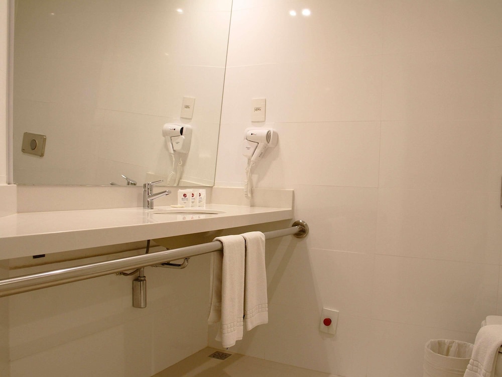 Ibis Styles Brasilia Aeroporto Hotel (ex Base Concept Hotel) 67/69