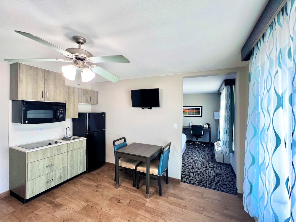 La Quinta Inn & Suites by Wyndham Pharr North McAllen 40/58