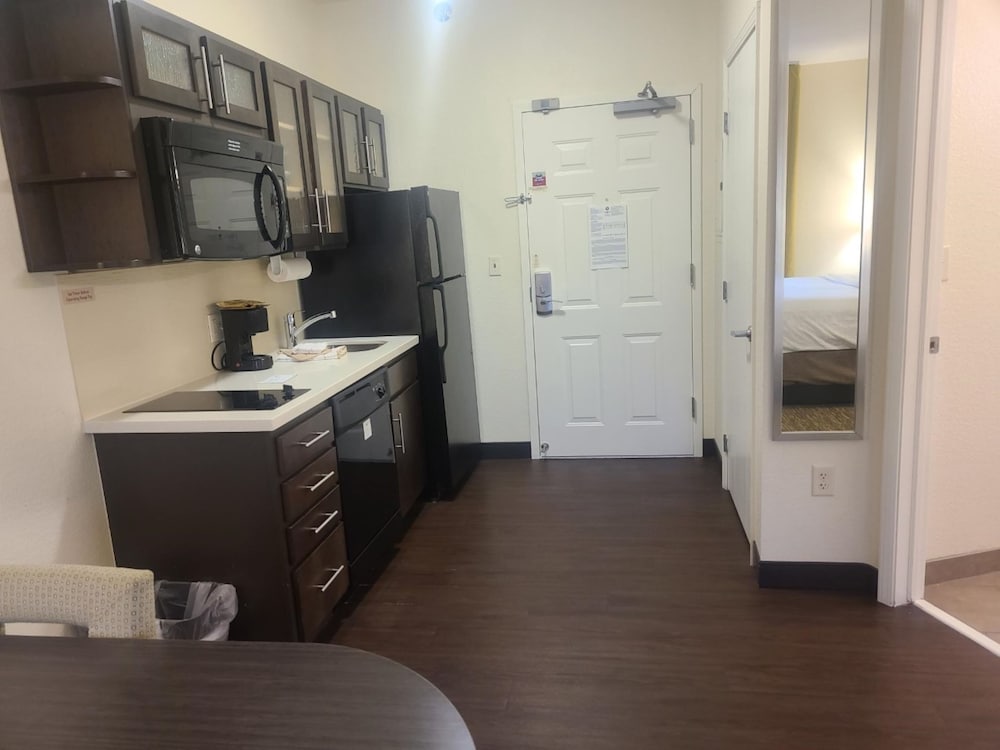 Candlewood Suites Bismarck 38/51