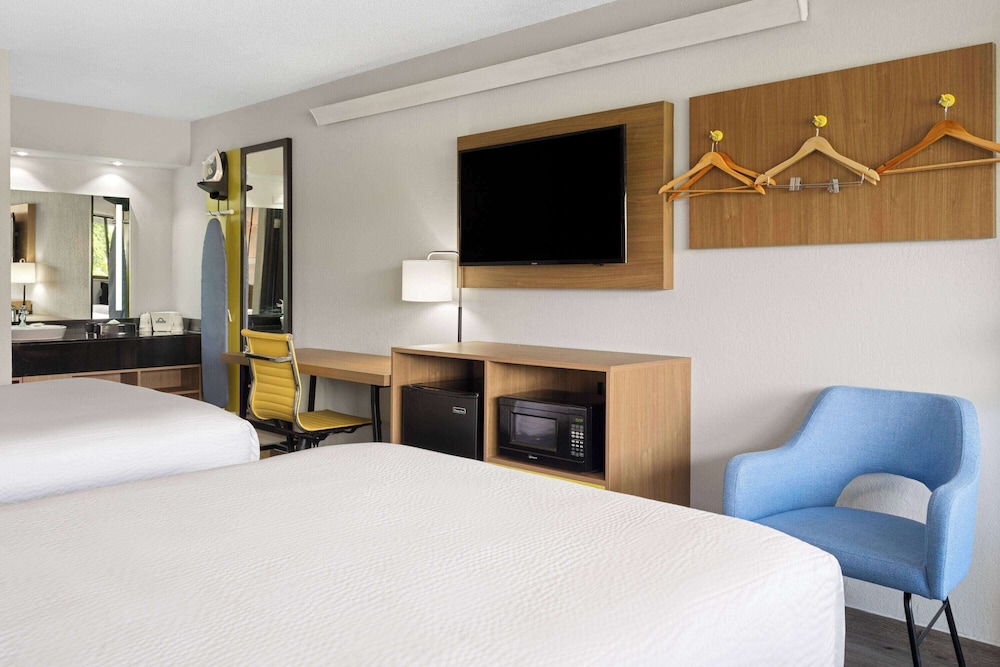 Days Inn by Wyndham Columbus/Worthington 29/43