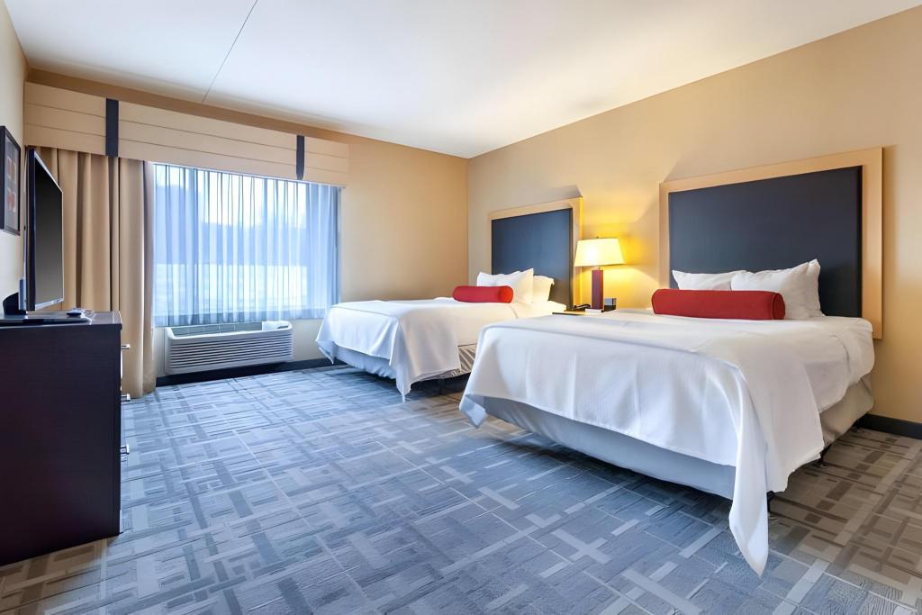 UPGRADE, SUITE, 2 KING BEDS