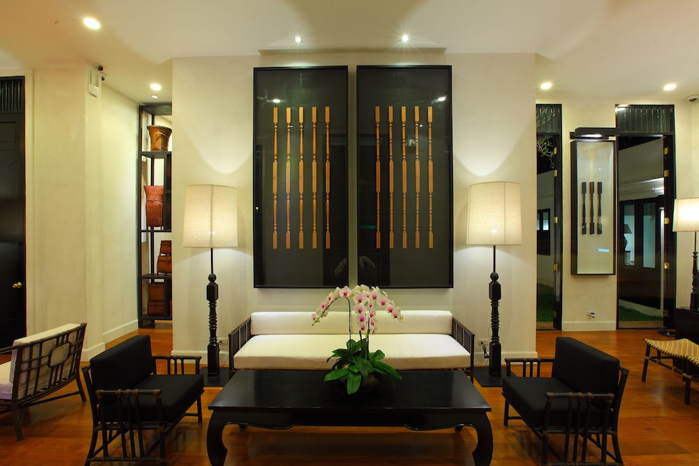 99 the Gallery Hotel 37/77