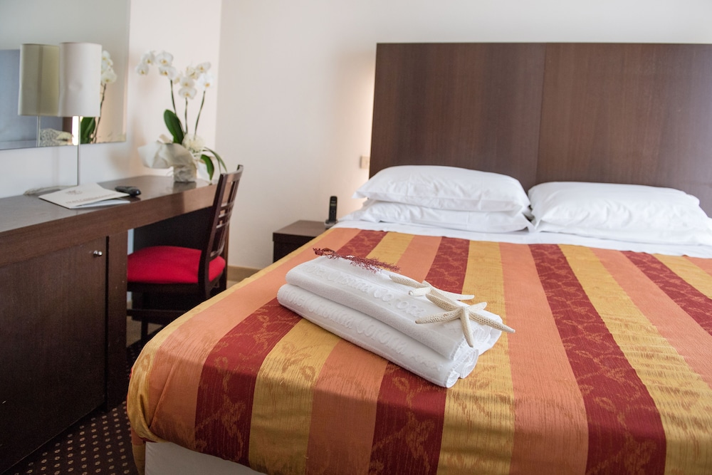 Hotel Cristina Corona 12/22