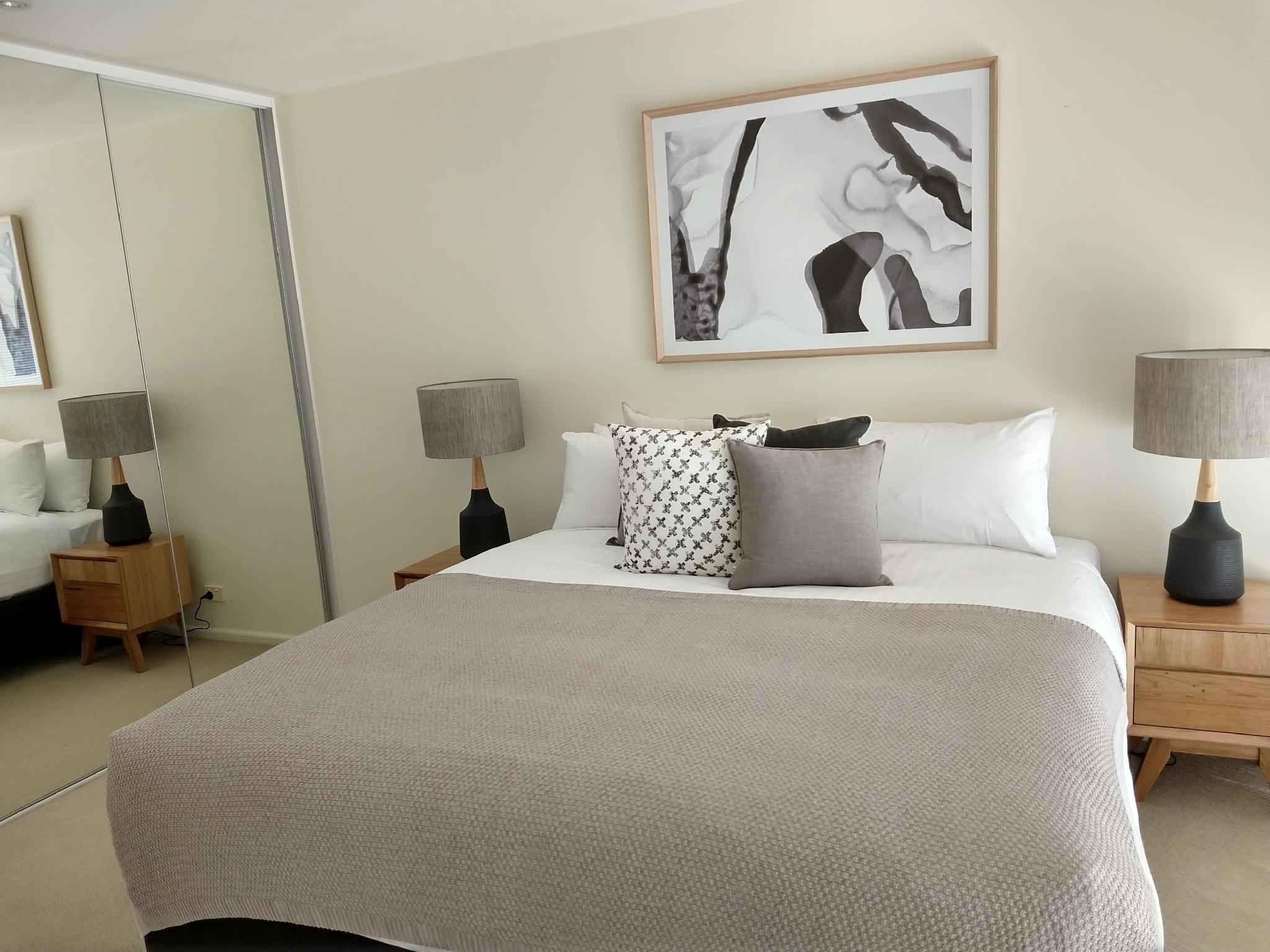 2 Bedrooms, Tower, Street, Apartment