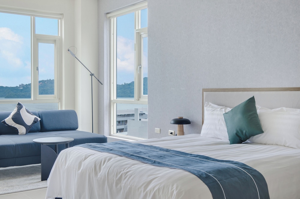 ROOM, DOUBLE BED, LAKE VIEW