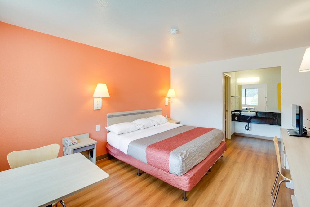 Motel6 Columbus, OH - West 32/58