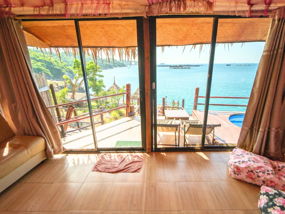 Paree Hut Resort Koh Sichang 15/43