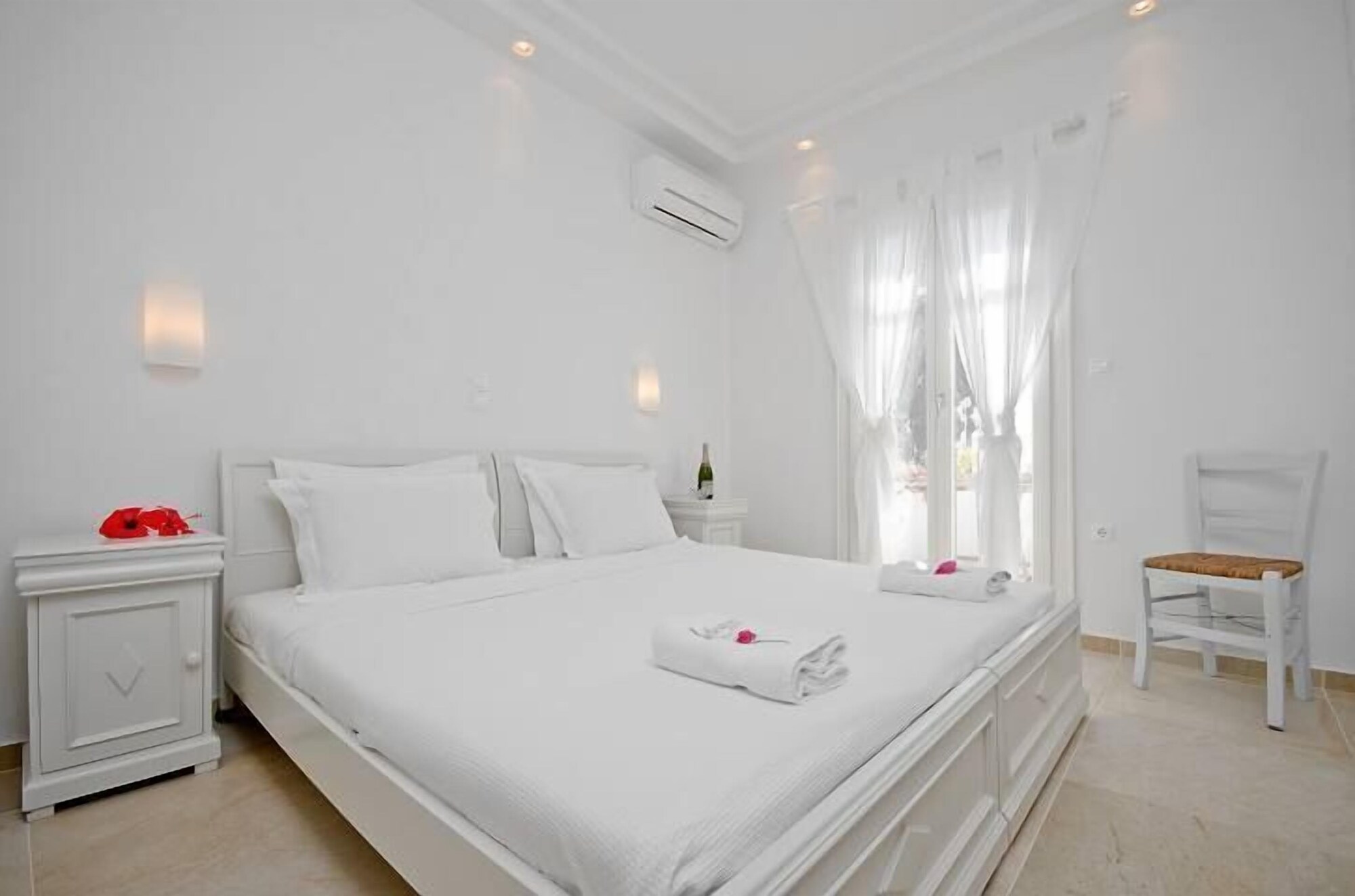 3 BEDROOMS, VILLA