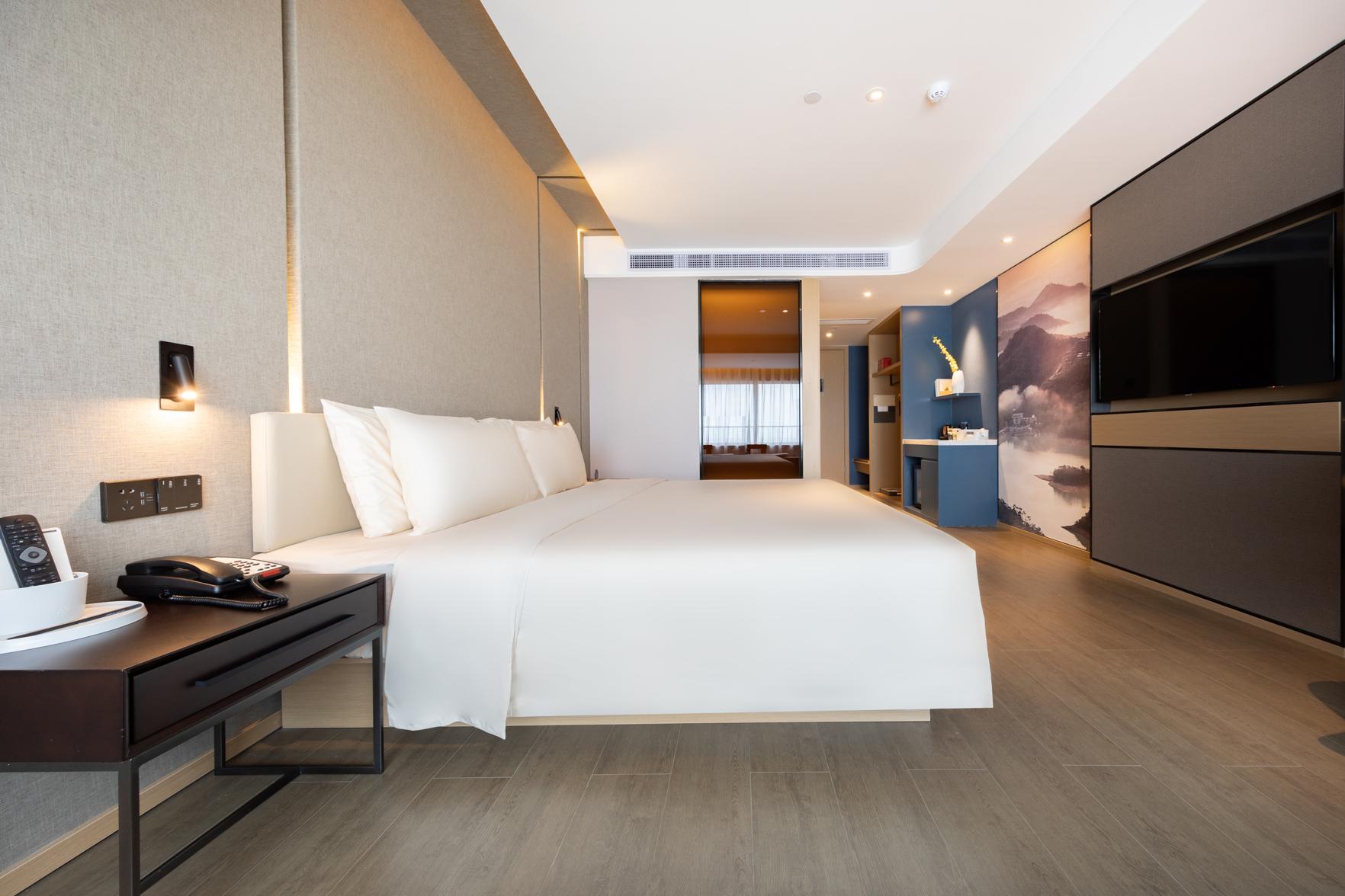 Executive, King Bed, City View