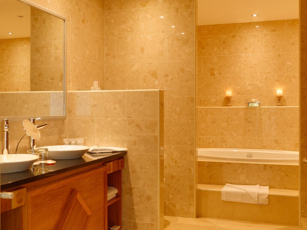 Diamond Coast Hotel 20/71