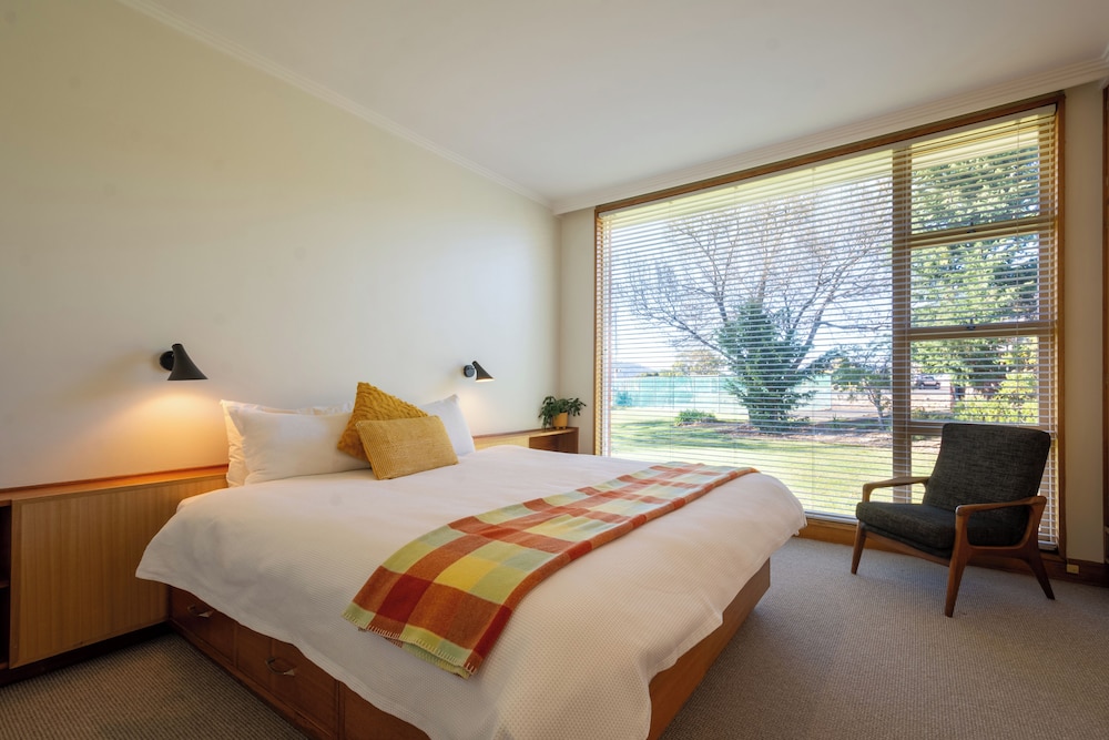4 Bedrooms, House, 1 Queen and 4 Single Beds