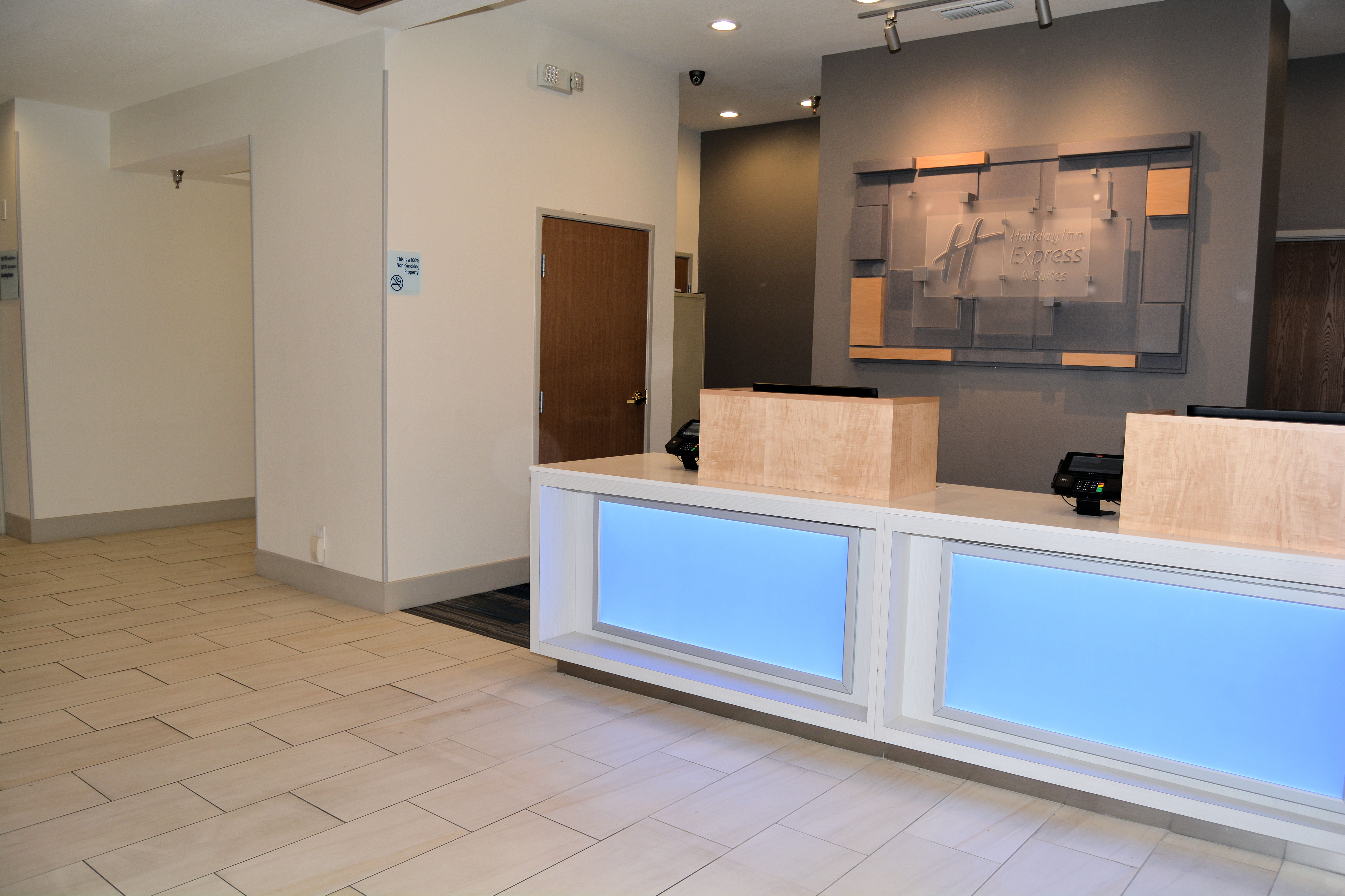 Holiday Inn Express And Suites 7/50