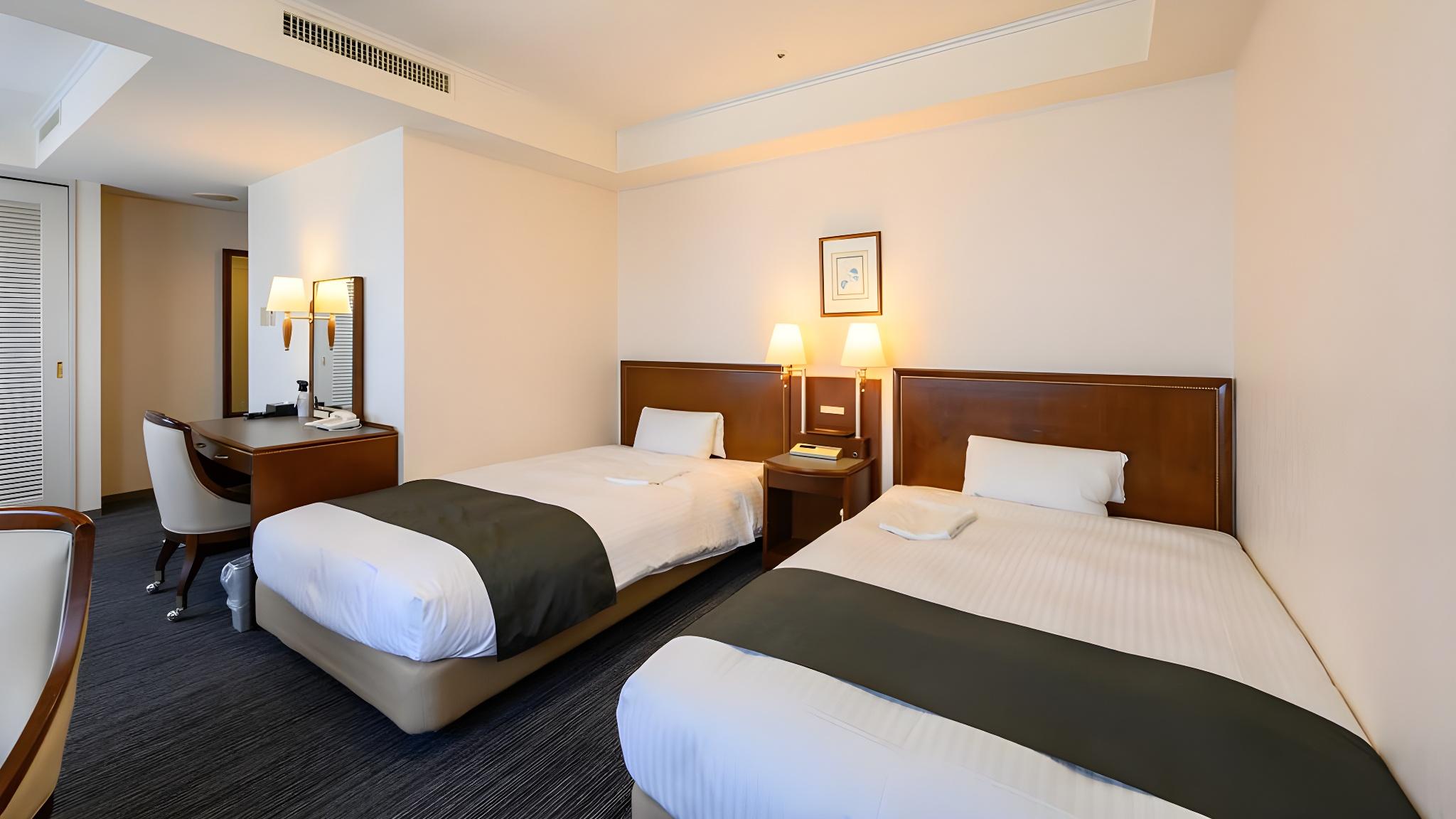 Standard, Twin Beds, Mountain Side, Smoking