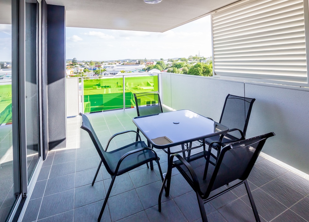 EASTWOOD APARTMENTS 40/46