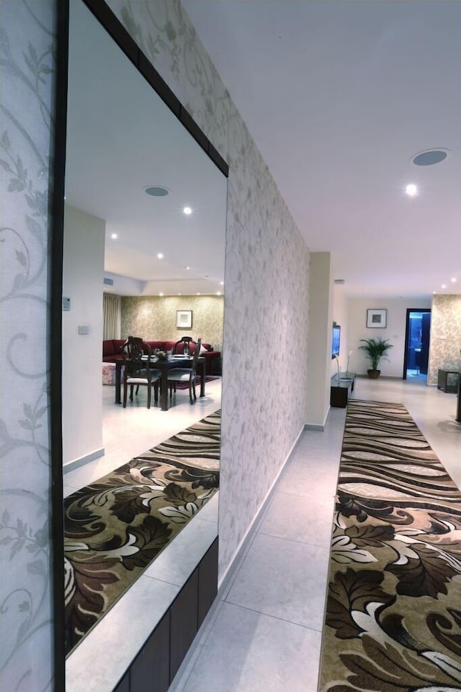 CITY ROSE HOTEL SUITES 49/67