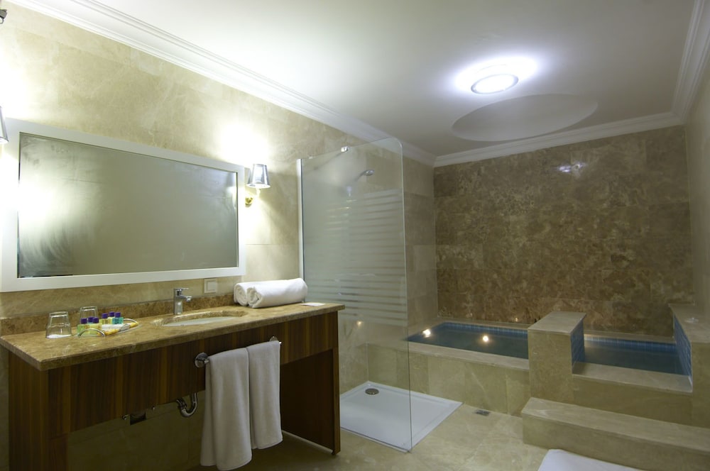 Safran Thermal Resort 49/50
