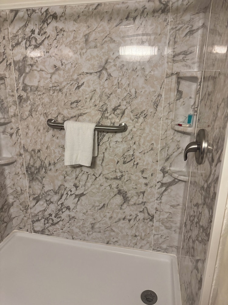 Americas Best Value Inn Salina 17/28