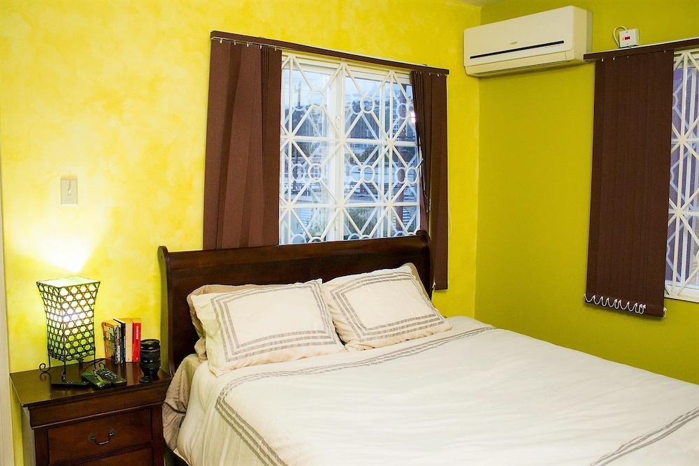 New Kingston Guest Apt At The Stadium photo3