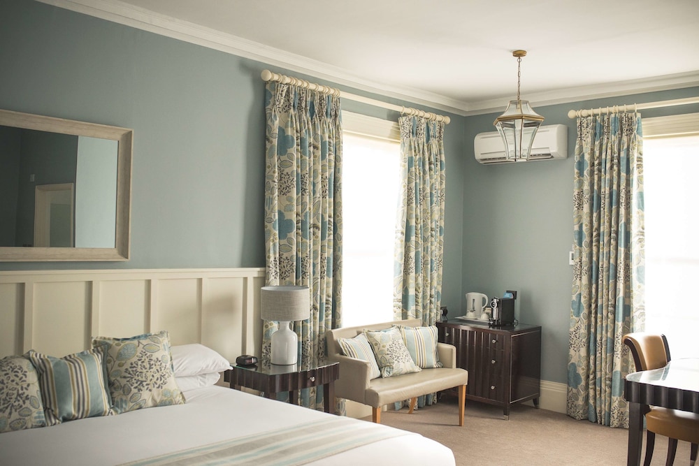 DELUXE, DOUBLE BED