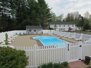 Merrill Farm Inn 33/35