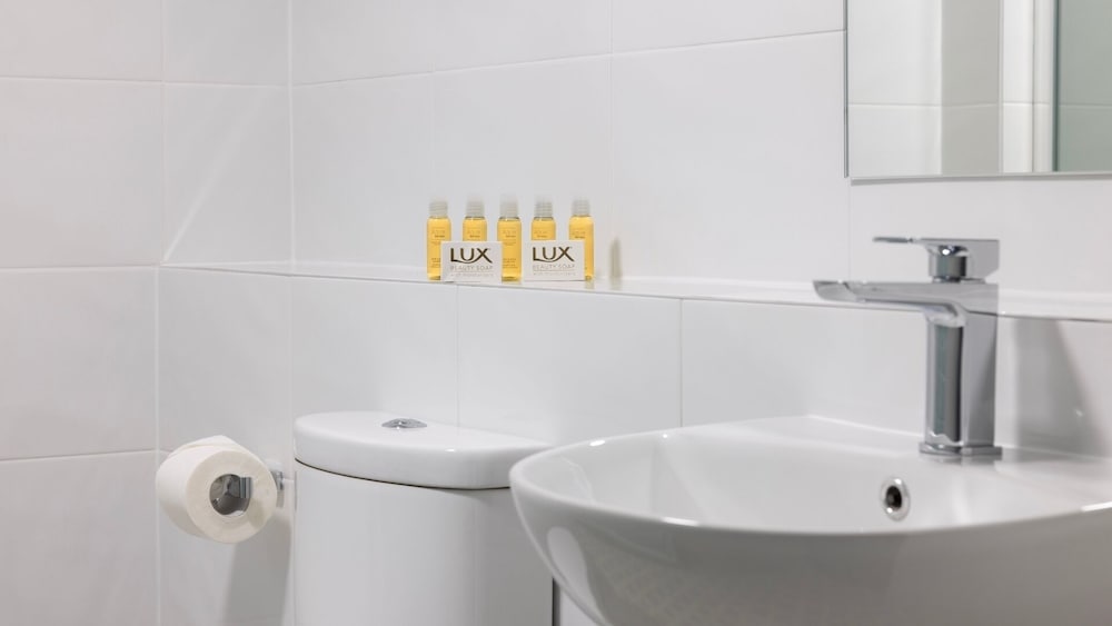 Camden Deluxe Hotel 55/56