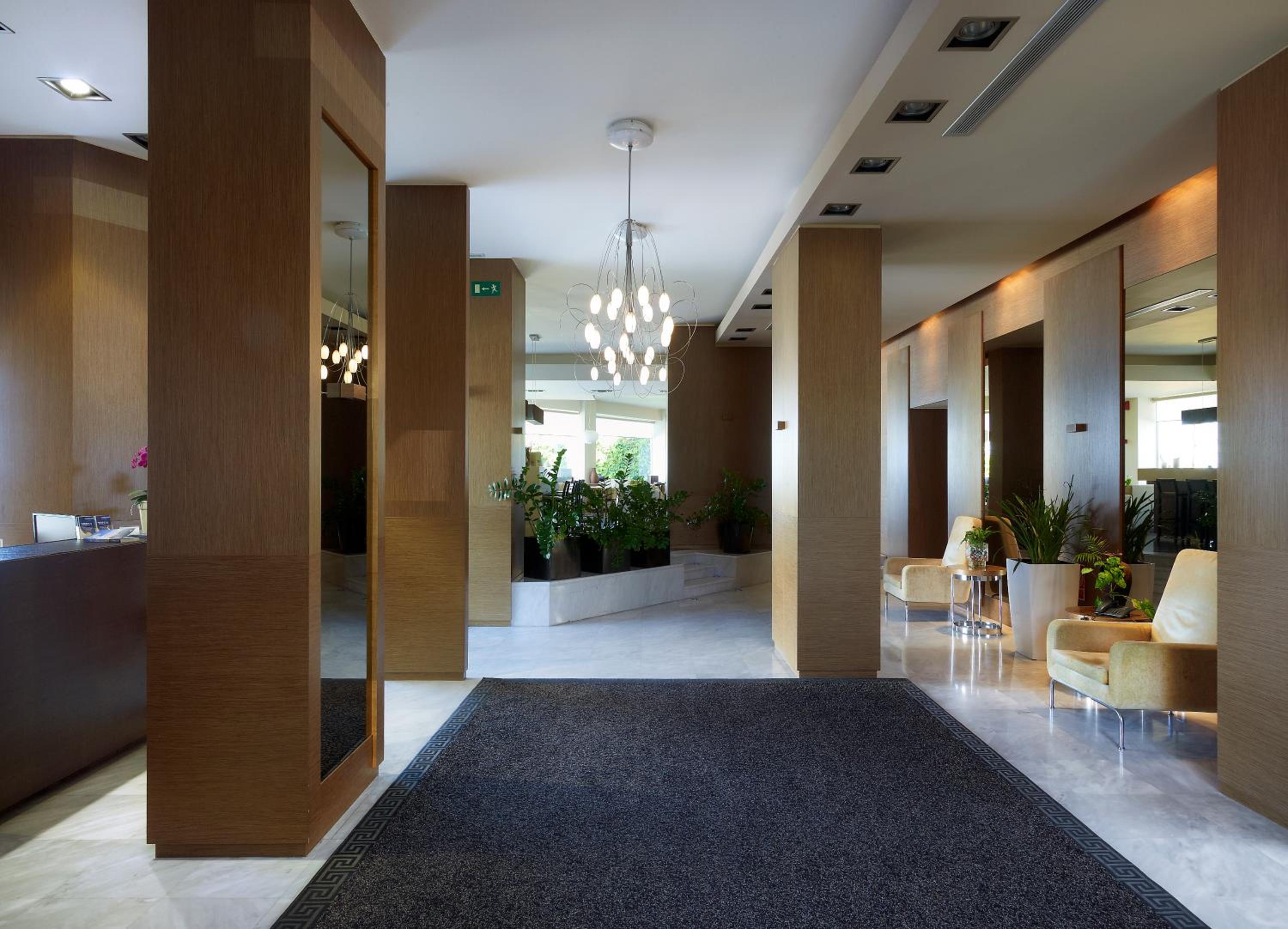 Irida Hotel 8/59