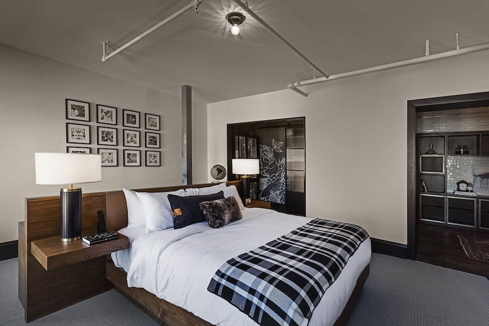 Crossroads Hotel 14/53