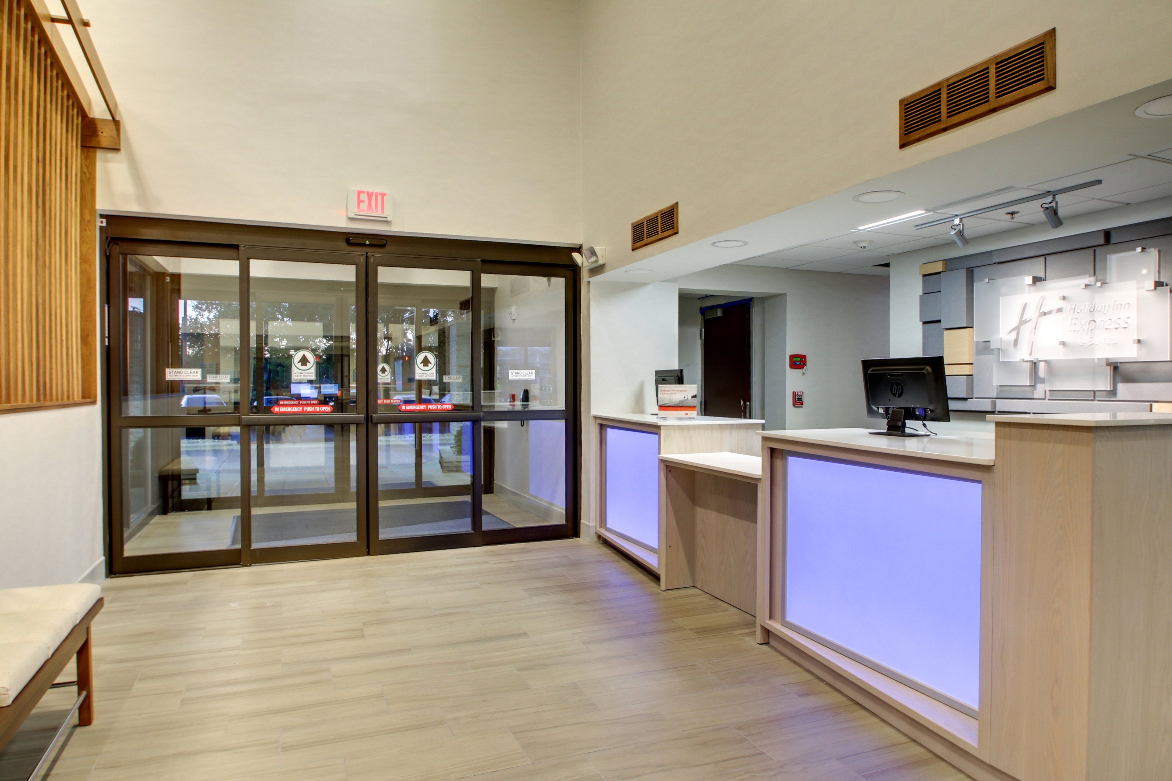 Holiday Inn Express & Suites AURORA NAPERVILLE 6/41