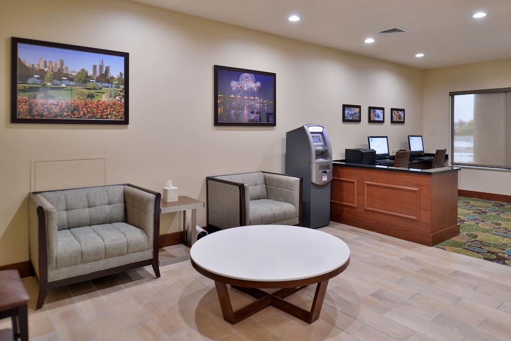 Holiday Inn Express And Suites Dearborn Sw Detroit Area 34/47