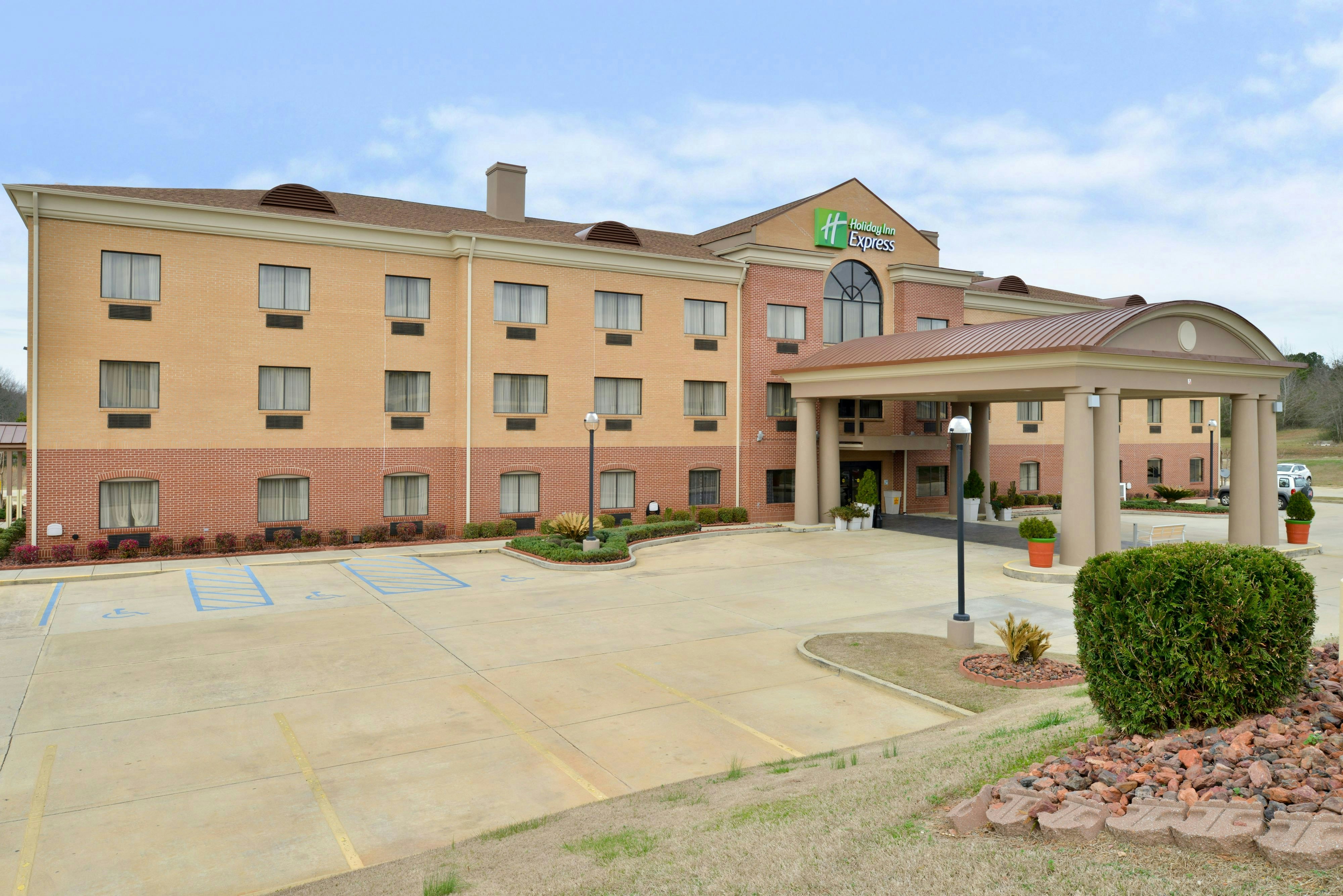 Holiday Inn Express Clanton 4/66