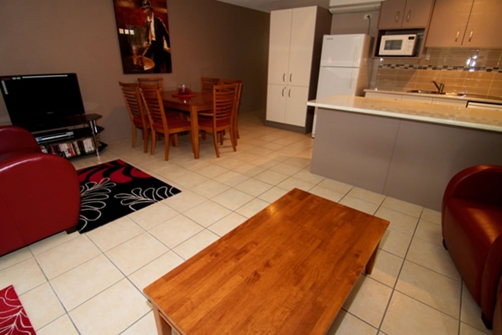 MERRIMA COURT HOLIDAY APARTMENTS 63/74