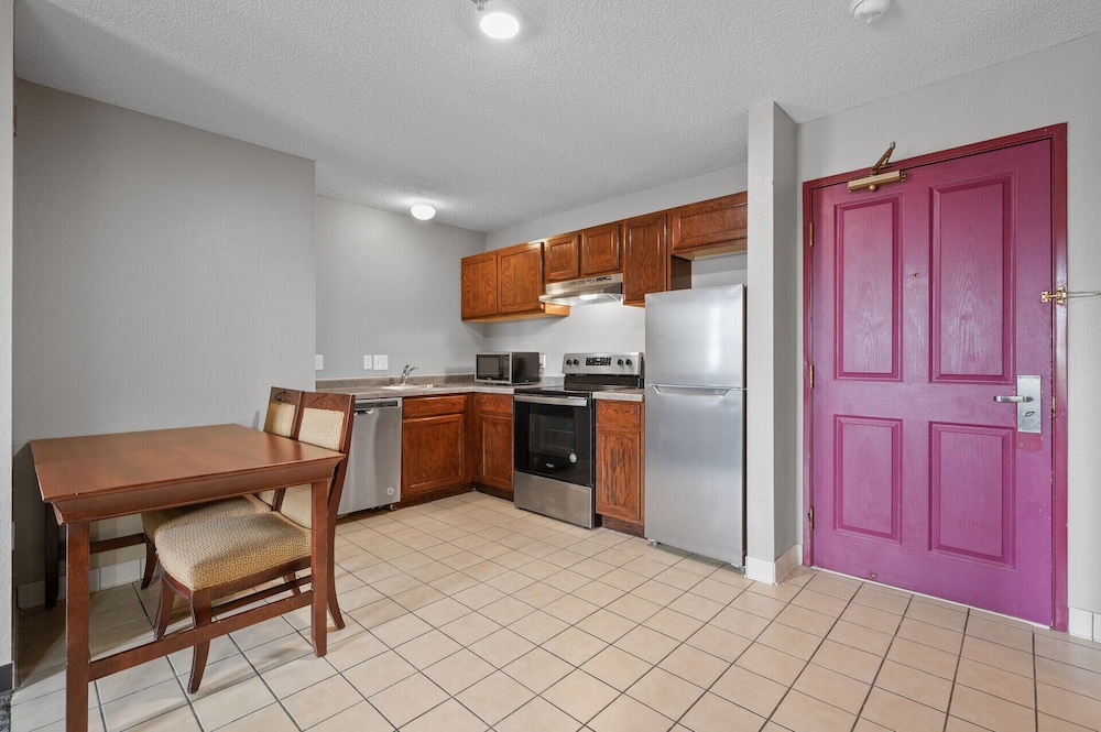 Norwood Inn And Suites Chaska 27/47