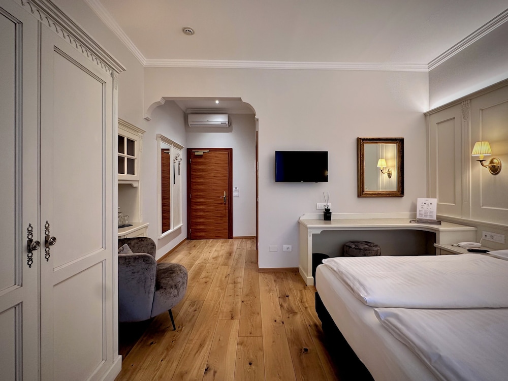 Windsor Hotel 17/50