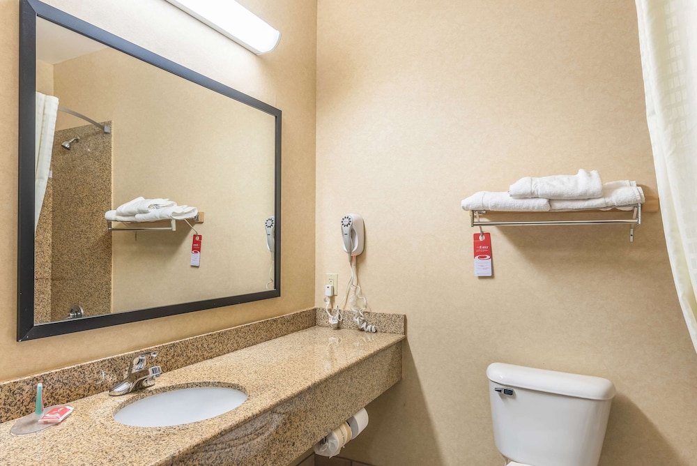 Econo Lodge Inn and Suites Pritchard Road North Little Rock 42/45