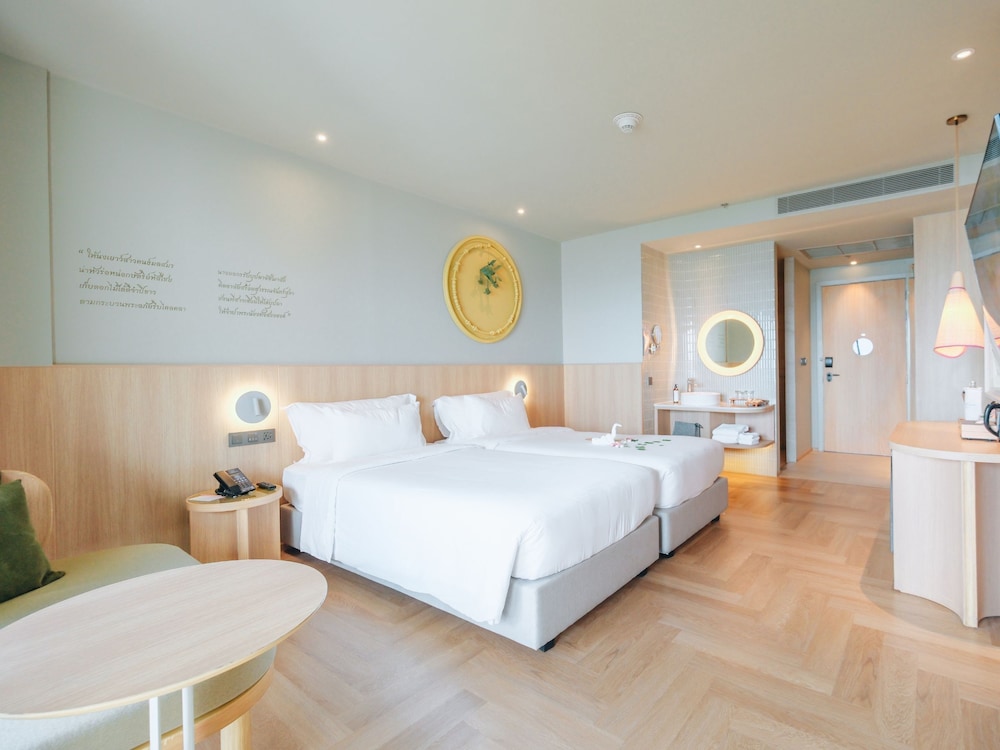 Executive, Twin Beds, Ocean View, Balcony, Garden Area