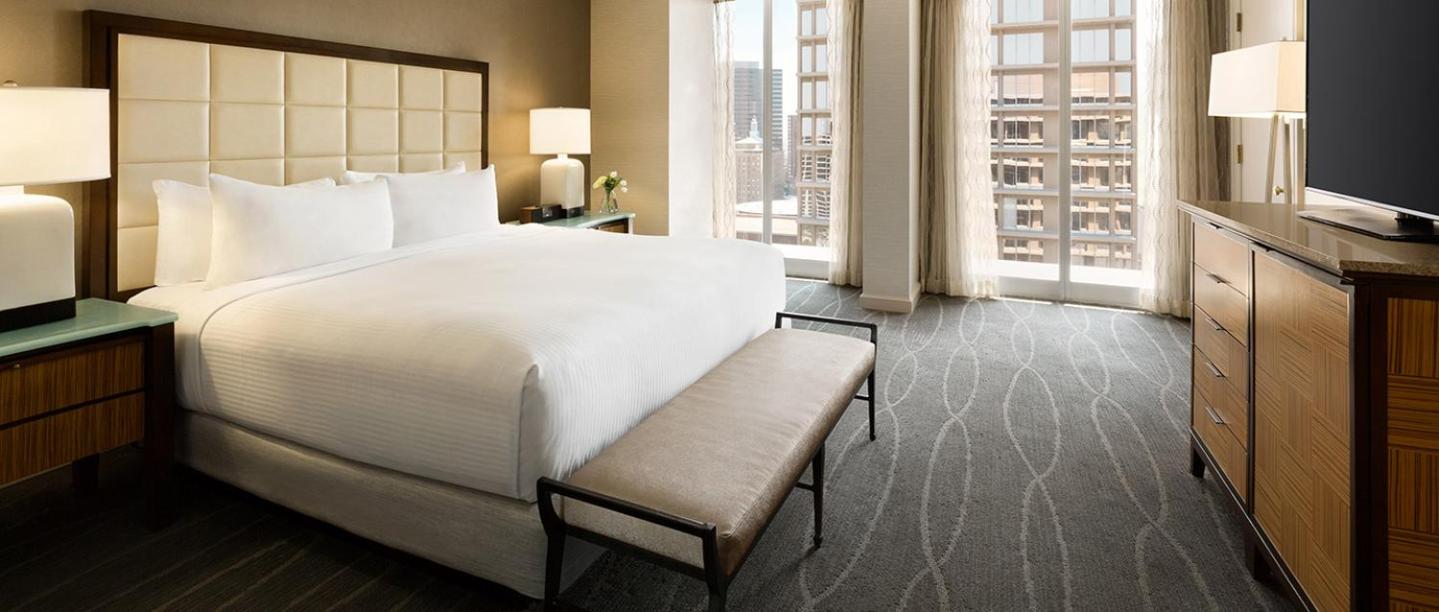 Fairmont Gold, Suite, King Bed, City View