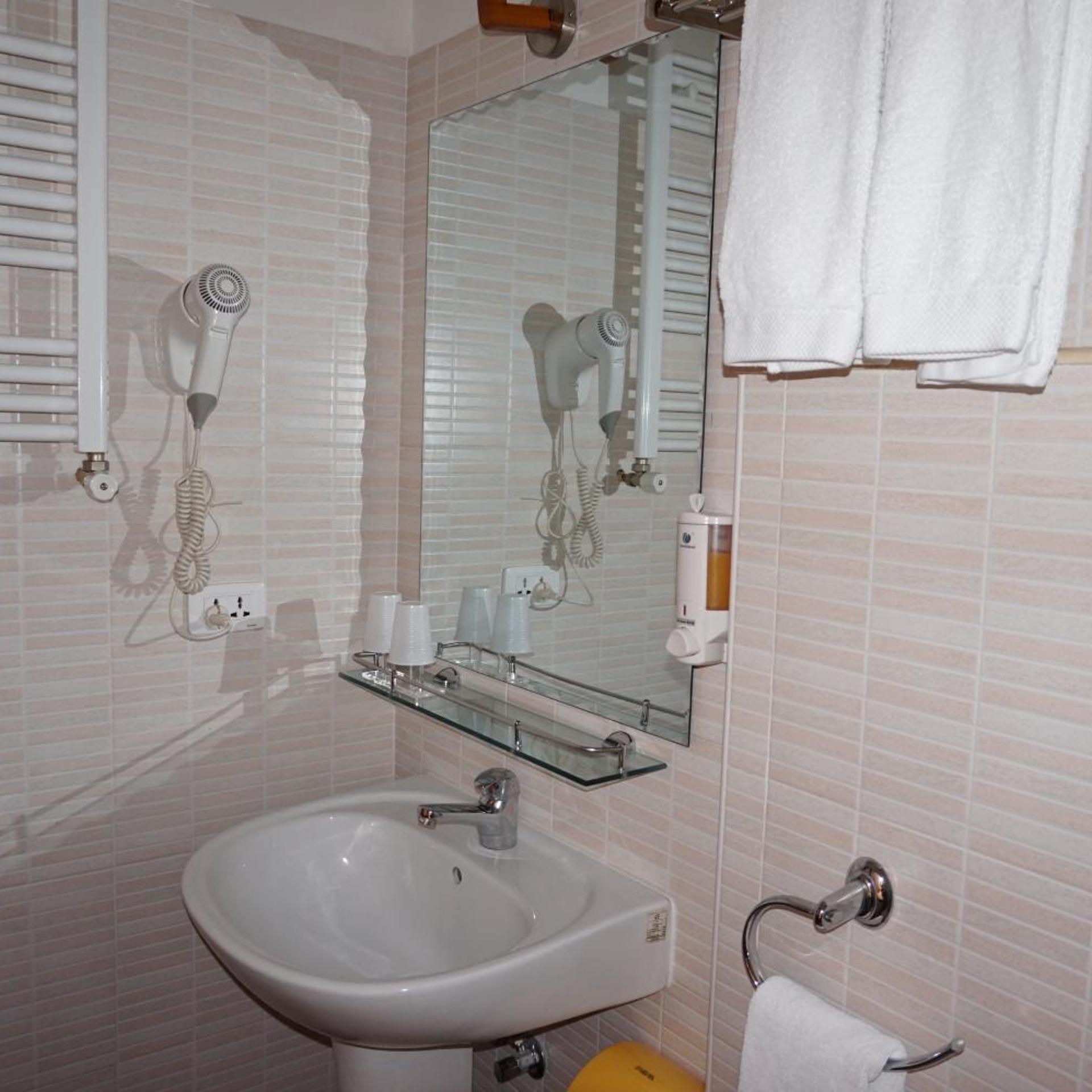 غرفة ثلاثية، Hotel Filippo Roma 6/7