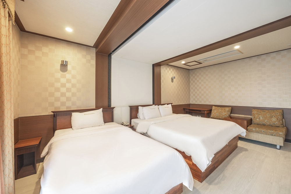 Dongbusan Hotel 8/40